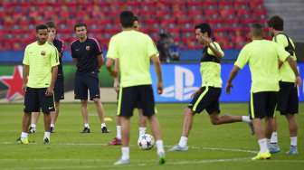 Pemain Barcelona berlatih di Olympiastadion (6/6) [Reuters/Dylan Martinez]