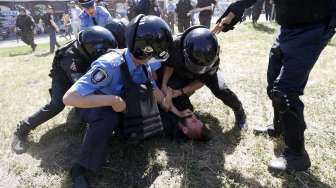 Pawai Gay di Ukraina Ricuh
