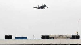 Latihan Antiteror, Tiga Sukhoi Terbang Rendah di Langit Jakarta