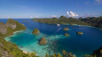 Jaga Surga Kecil, Kapal Besar Dilarang Bersandar di Raja Ampat