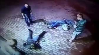 VIDEO: Todong Kakek Bekas Petinju, 2 Berandalan KO