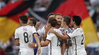 Pemain Jerman rayakan gol Mario Goetze ke gawang AS (11/6) [Reuters/Ina Fassbender]