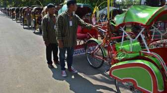 Becak Pengantar Tamu Gibran-Selvi