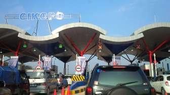 Hari Pertama Dibuka, Masuk Tol Cikopo Bisa Antre hingga 30 Menit