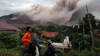 Hidup dalam Bencana, Warga Sinabung Belum Mau Direlokasi