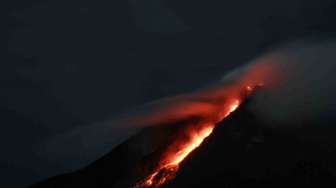 Merapi Luncurkan 2 Kali Guguran Lava dalam 6 Jam Terakhir, Jarak Hingga 1 Kilometer