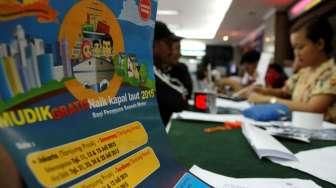 Calon pemudik mendaftarkan dirinya di program Mudik Gratis 2015 di Kementerian Perhubungan (Kemenhub), Jakarta, Selasa (16/6), [Suara.com/Oke Atmaja]