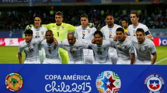 Inilah pemain Uruguay sebelum menghadapi Argentina di di Estadio La Portada, La Serena, Rabu (17/6) WIB. Reuters/Marcos Brindicci