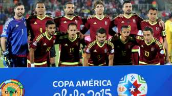 Skuat Venezuela berpose sebelum menghadapi Peru di Copa America 2015. Reuters/David Mercado.