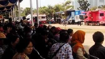 Loket Penukaran Uang di Monas Diserbu Warga