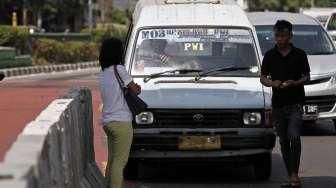 Polres Jakarta Timur Wajibakan Seragam Bagi Sopir Angkot