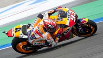 Pebalap Honda Marc Marquez beraksi di sesi kualifikasi MotoGP Belanda di Assen (26/6). Reuters/Ronald Fleurbaaij