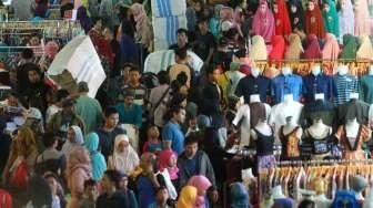 Pasar Tanah Abang Mulai Diserbu