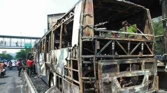 Sembilan Belas Bus Transjakarta Hangus Terbakar di Pool Rawabuaya