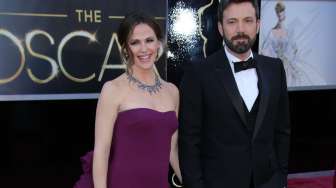 Ben Affleck dan Jennifer Dikabarkan Ciuman, Balikan Lagi?