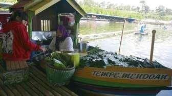 Jalan-jalan ke Pasar Terapung Lembang, Seru Lho!