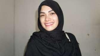 Ingin Berhijab, Nikita Mirzani Salat Istikharah