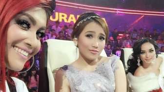 Ingin Cerai, Denada Curhat ke Ayu Ting Ting