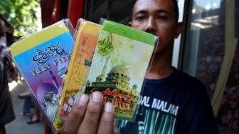 Tradisi Bagi-Bagi Amplop: Edukasi Finansial atau Pintu Masuk Budaya Boros?