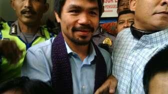 Manny Pacquaio Dapat Hadiah Syal dan Akik dari Mary Jane