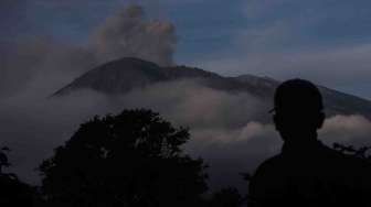 Aktivitas Menurun, Gunung Raung Kini Berstatus Waspada