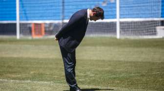 Iker Casillas saat mengucapkan selamat tinggal kepada fans Real Madrid di Santiago Bernabeu (13/7)  [Reuters/Andrea Comas]