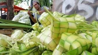 Penjual Kulit Ketupat