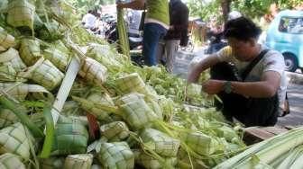 Penjual Kulit Ketupat