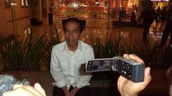 Pengunjung Bioskop Berebut Salaman dan Selfie dengan Jokowi