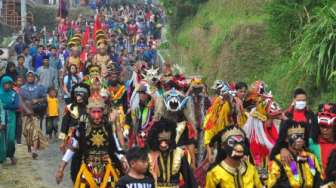 Sambut Idul Fitri dengan Tradisi "Sungkem Tlompak"