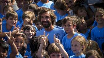 Jalani Debut, Pirlo Terkesan Sambutan Fans