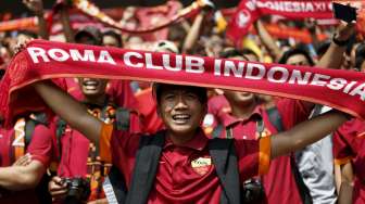 Romanisti Kepung Gelora Bung Karno