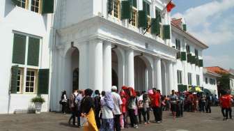 Warga mengisi liburan di Kota Tua