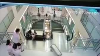 VIDEO: 'Ditelan' Eskalator, Perempuan Tewas Mengenaskan