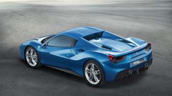 Si Biru Ferrari Spider 488 Akan Bintangi Frankfurt Motor Show 2015