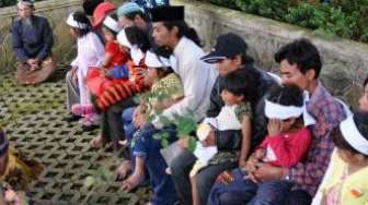 Uniknya Ruwatan Rambut Gimbal di Dieng