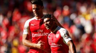 Punggawa Arsenal merayakan kemenangannya dalam duel Community Shield kontra Chelsea di Stadion Wembley, London, Minggu (2/8/2015)