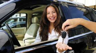 Berminat Beli Kendaraan di Bursa Mobil Bekas, Apa Saja Tahapannya?