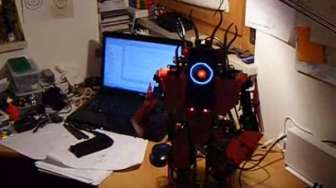 VIDEO: Si Jenius Ini Buat Robot Seperti dalam Film "Pasific Rim"