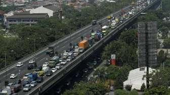 Konvoi Motor Matic Pagi-pagi di Jalan Tol Ancol  Bikin Geger