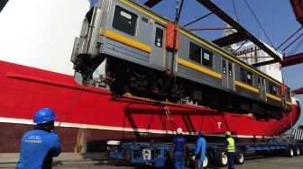 Gerbong KRL Tiba di Tanjung Priok