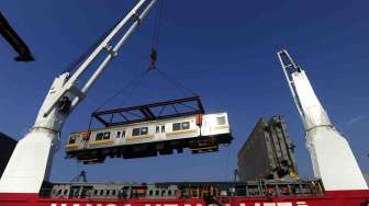 Gerbong KRL Tiba di Tanjung Priok