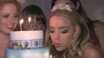 Begitu Tiup Lilin, Hal Mengerikan Terjadi pada Remaja Cantik Ini