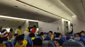 Penumpang Ini Rekam Kondisi dalam Pesawat Saat Mendarat Darurat