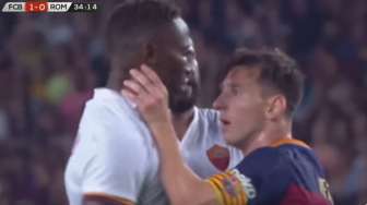 VIDEO: Messi 'Ngamuk', Bek AS Roma Ditanduk dan Dicekik
