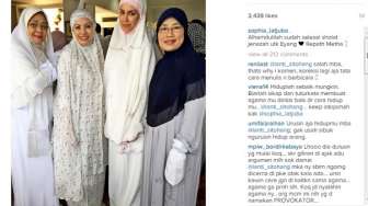 Pakai Mukena, Sophia Latjuba Ikut Salat Jenazah