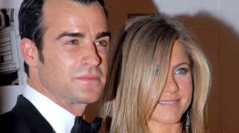 Jennifer Aniston Diberitakan Ikuti Jejak Angelina Jolie Bercerai