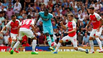 West Ham Sementara Ungguli Arsenal