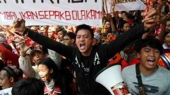 Jakmania Gerudug Kemenpora