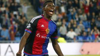 Reaksi pemain FC Basel, Breel Embolo usai mencetak gol kedua ke gawang Maccabi Tel Aviv pada leg 1 play-off Liga Champions di St. Jakob Park Stadium (20/8).